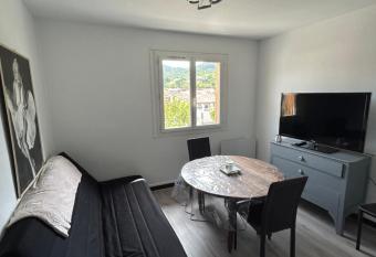 Saint Jo has Balcony rooms