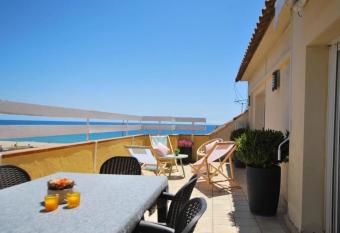 Gennia s Dream allows 18 year olds to book a room