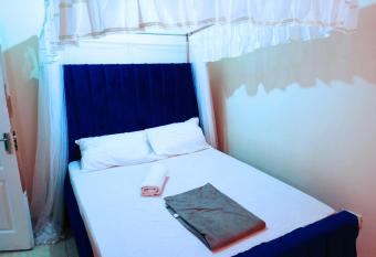 2 bedroom apartment at Bamburi Mombasa has rooms with a private hot tub