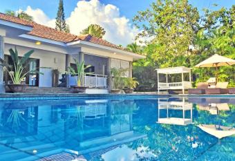 CASA BALI Juan Dolio Beach allows 18 year olds to book a room