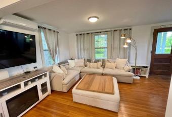 The 308 House - a Hudson Valley Escape has rooms with a private hot tub