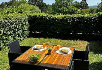 7mn de Deauville Jardin piscine chauff  e allows 18 year olds to book a room