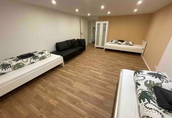 Kassel Ferienwohnung allows 18 year olds to book a room