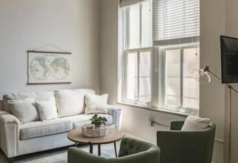 Modern Apartment Downtown in Skywalk with Rooftop allows 18 year olds to book a room