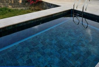 ALOEVERA VILLAS & CAFA allows 18 year olds to book a room