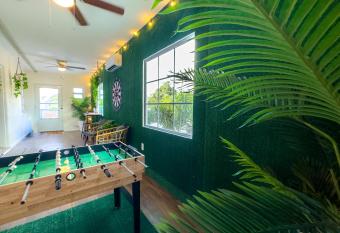 Affordable 3br Getaway10 Min To Beach Pool21 has Balcony rooms