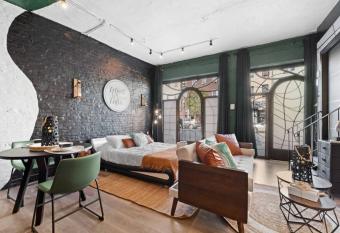 Artistic Cozy Loft Retreat allows 18 year olds to book a room