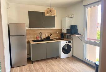 Jungle Home Grenoble has Balcony rooms