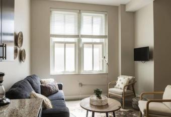 Modern Apartment Downtown in Skywalk with Gym allows 18 year olds to book a room