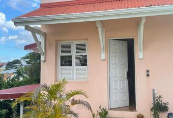 LAHAUT has Balcony rooms