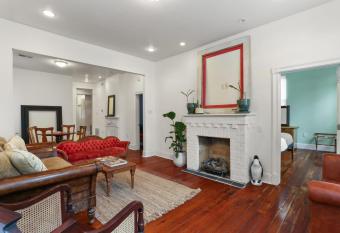 2 Bed Sanctuary - Close to the French Quarter allows 18 year olds to book a room