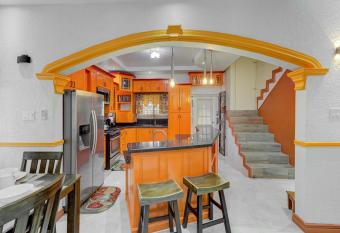 The Concierge on the Harbour has Balcony rooms