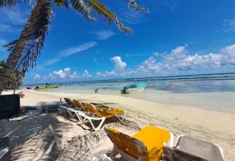 Hidden Jems Mahahual Hotel & Hostel allows 18 year olds to book a room