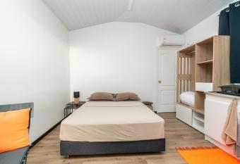 Cosy Bungalow Pamatai Fully Equipped wAC has Balcony rooms