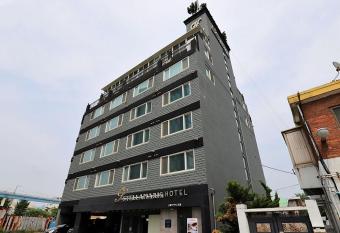 Incheon Wolmido Stellamaris Hotel allows 18 year olds to book a room