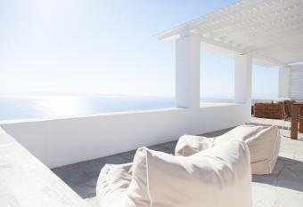 Astarte Luxury Apartments has Balcony rooms