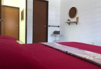 Al Ghazali Homestay has Balcony rooms