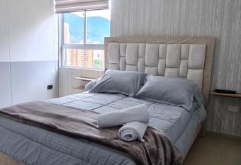 Everything close, your best stay! has rooms with a private hot tub