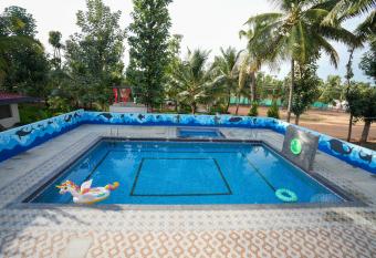 Gandhada Goodu Retreat allows 18 year olds to book a room