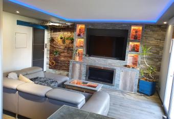 Appartement charmant, hammam et jardin has Balcony rooms