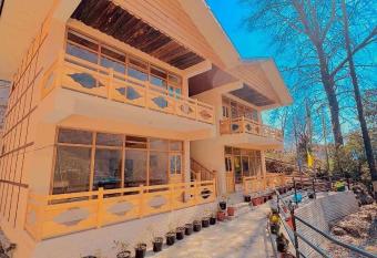 THE COUNTRY HOUSE HOTEL has Balcony rooms