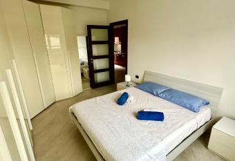 Grazioso Bilocale alle Porte di Milano allows 18 year olds to book a room