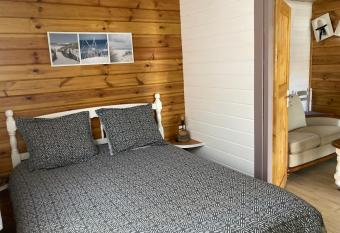 Chalet has Balcony rooms