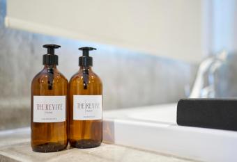 La Maja Hotel has rooms with a private hot tub