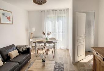 Le Edouard allows 18 year olds to book a room