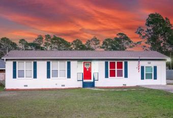 Pensacola Comfort Oasis: Home Away from Home has Balcony rooms