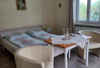 Villa Romy in Bad Ischl allows 18 year olds to book a room