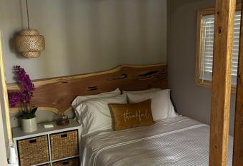 Sweet Tiny Cabin allows 18 year olds to book a room