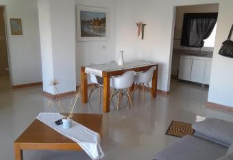 proximo al Aeropuerto internacional de Ezeiza has Balcony rooms