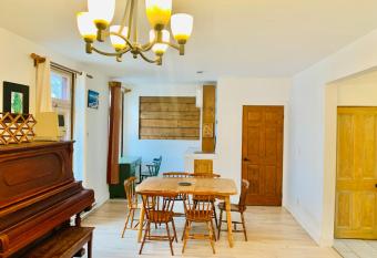 6 people, big, 2 free parkings, near Old Quebec, near river has Balcony rooms