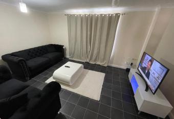 Lovely 3-Bedroom Townhouse has Balcony rooms