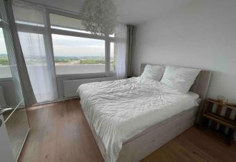 Skylineblick auf Frankfurt 10 Minuten vom Hbf MZ has Balcony rooms