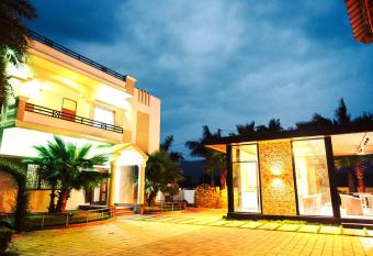 Veer Villa ( A Boutique Home Stay With Swimming Pool ) has Balcony rooms
