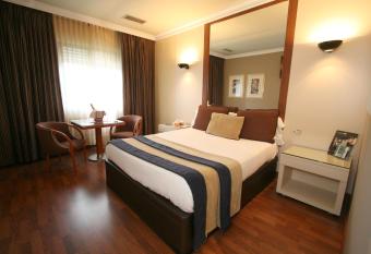 Motel Aeropuerto allows 18 year olds to book a room