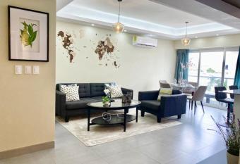 Cozy City Center Condo Pool allows 18 year olds to book a room