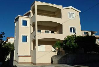 Apartments Marija allows 18 year olds to book a room