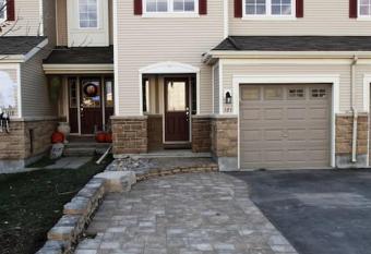 MarkG's Shack! has Balcony rooms