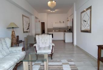 Stylish Apartement 2 min to the Beach allows 18 year olds to book a room