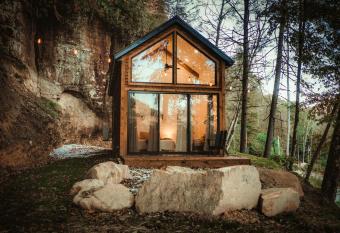 Tiny Cabin in RRG - The Taoist allows 18 year olds to book a room