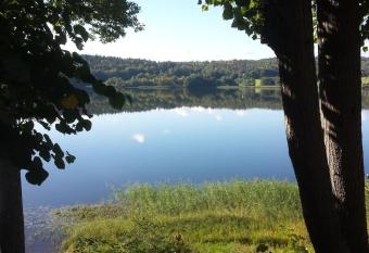 Idyllic lakeside cabin (hytte) has Balcony rooms