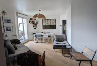 Casa Fellini - au c  ur de la Plaine Saint-Denis has Balcony rooms