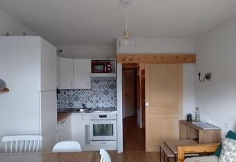 L appart Le Plein Sud - Superd  voluy - Appartement T2 lumineux sur le front de neige has Balcony rooms