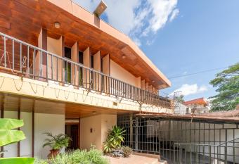 Volcano Hostal y Restaurante has Balcony rooms