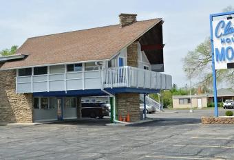 Capital O Clayton House Motel Rockford Near Airport has Balcony rooms