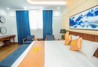 H   N   I - H    LONG Hotel allows 18 year olds to book a room