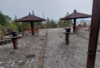 Villa Lembah Citra 1 A&B has Balcony rooms